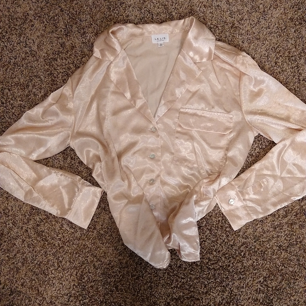 Le Lis Collection Slinky Button Down Blouse - Picture 5 of 7